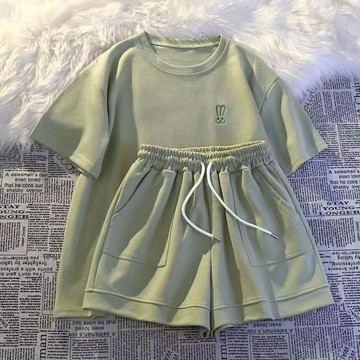 【台灣現貨速發】寬鬆顯瘦運動短褲套裝 女｜短T+短褲 兩件式｜夏季休閒必備 短袖套裝 夏天套裝 運動套裝 b0115
