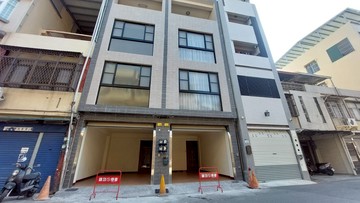 肉豆公早市翻新車庫透天可當店面有裝潢｜高雄市鳳山區華興街