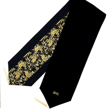 時尚的桌旗地毯，採用京都西陣織面料製成的日本圖案。