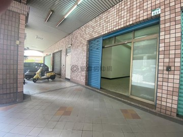 陸軍官校旁黃金面寬1+2樓店面 臨鳳山國中捷運站｜高雄市鳳山區鳳東路