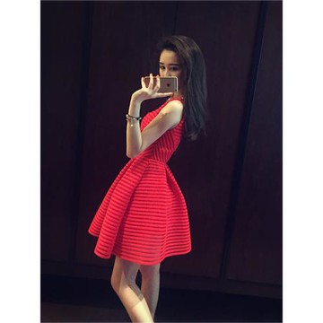 歐洲站收腰蓬蓬連衣裙夏季小禮服露肩氣質赫本小黑裙顯瘦無袖短裙