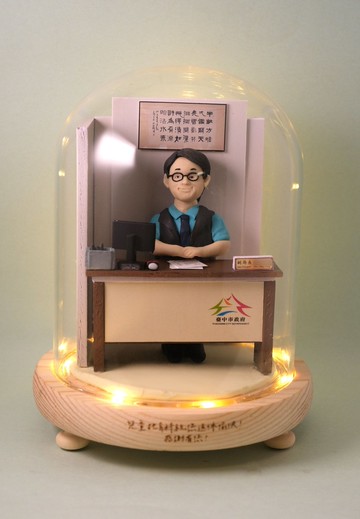 榮休記念小禮品, 可客製名字.提供相片客製人物造型 (各行各業)