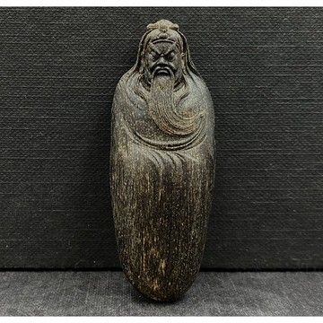 水沉香【周錦香】汶萊軟絲 沉水 雕件~關公 約17.66g【入水即沉】(黑奇楠 沉香 雕刻 佛像 佛牌 吊飾 吊墜)