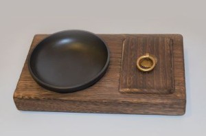 灰皿 和モダン 円形の皿＆小物入れ 木製台座付き (ブラック)