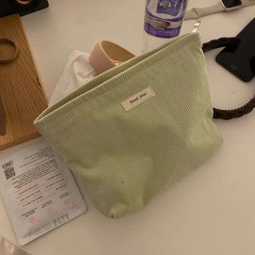 臺灣/✨化妝包 洗漱包  化妝品收納包新款綠豆色化妝包女便攜隨身外出手拿包零錢包燈芯絨化妝收納包