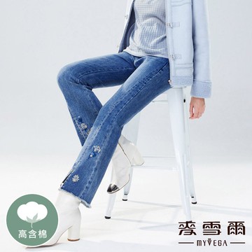 Myvega麥雪爾 高含棉多剪裁繡花開岔喇叭九分牛仔褲-藍