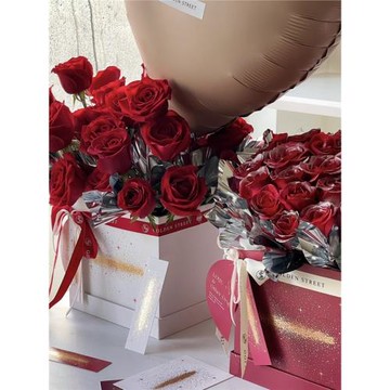 【口袋】星光晚宴INS風浪漫燙金高級大牌感花藝花店星空抱抱桶盒