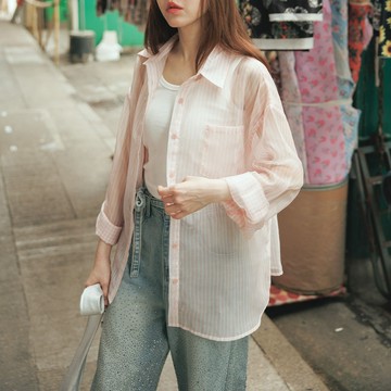QUEENSHOP_S 女裝 長袖 清新透膚條紋單口袋襯衫 三色售 現+預 【01025732】