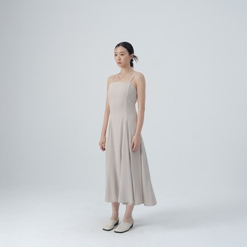 QUEENSHOP_S 女裝 剪接收腰設計細肩長洋裝-杏灰S/M 現+預 【01087297】