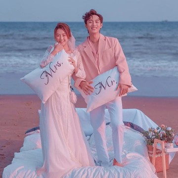 新款戶外拍攝道具字母抱枕創意婚紗影樓海邊拍照擺件英倫風靠坐墊