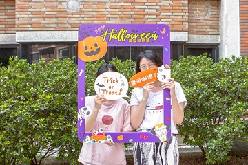 不給糖就搗蛋萬聖節拍照框(限宅配) 拍照道具 節日慶祝 派對必備