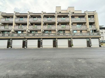 林園屋齡兩年氣派車庫透天別墅｜高雄市林園區五福路