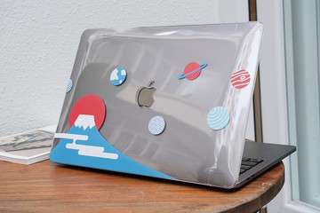 星球與富士山 防摔MacBook Case