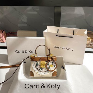 Carit Koty高級感小眾撞色水桶包包女媽媽新款刺繡手提盒子包斜挎