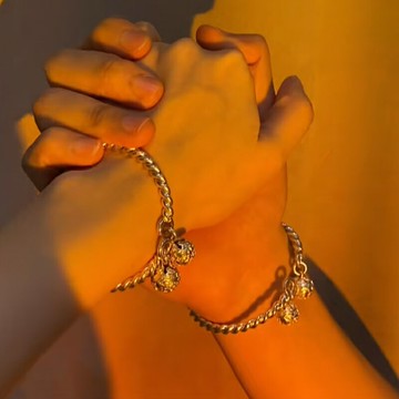 老鳳祥和宮鈴吊墜螺紋純銀手鐲S999女足銀情侶鈴鐺實心送女友禮物