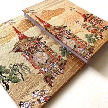 『鉾〜雲間幻影』 金襴織物御朱印帳 B6 大判尺寸 六丁織 高密度織物 鉾 祇園祭 雲 文化 蛇腹御朱印帳 桐生織物