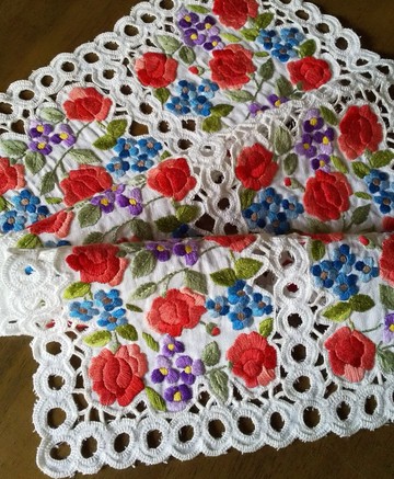 亞麻 / 匈牙利刺繡桌巾〈手繡〉**