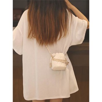 秋冬流行斜挎水桶包包女2024新款女款質感小眾設計高級感迷你爆款