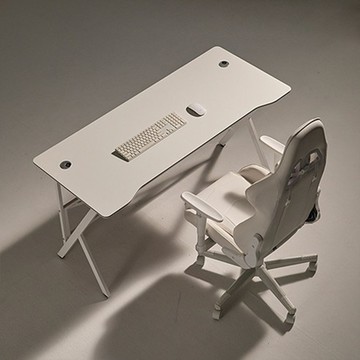 16 Piece 電競電腦桌  白色  1400 x 600 x 740mm