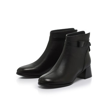 芯太軟 氣質立體單結粗跟短靴 黑 (8L2951)