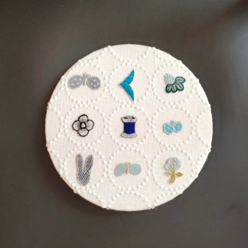 白色 tambourine 米白 藍色圖案 藍色 兔子 蝴蝶 minä perhonen 蝶 刺繡 北歐 時尚 生日禮物 新居落成禮