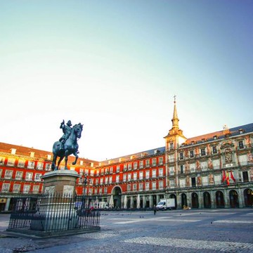 玩樂369旗艦西葡│雙點進出,中段航班,高速火車,阿爾罕布拉宮,佩納宮,高第建築巡禮,升等七晚五星飯店13日(免小費)-24ES13LB05