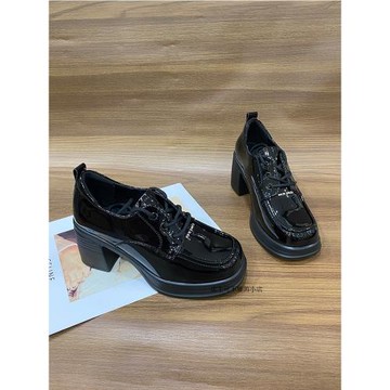 真皮粗跟增高漆皮英倫風小皮鞋女2024秋季新款舒適單鞋復古樂福鞋