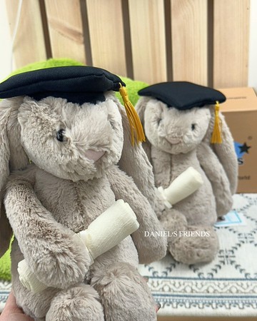 JELLYCAT-害羞畢業邦尼兔（31cm）