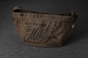 【METALIZE】Olden Times復古帆布報童包- 印花/水洗棕咖