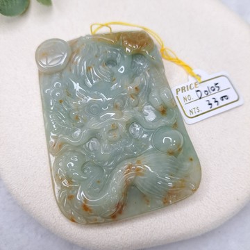 逸品軒~天然緬甸玉A貨-D0105-細糯灑金龍牌墜子 長67.2mm寬47.7mm厚9mm 寓意「步步高升」、「平步青云