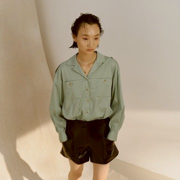 翻領口袋寬版剪裁軍裝風襯衫  鼠尾草綠