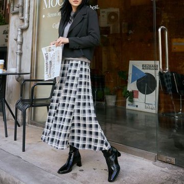 OB嚴選-簡約配色格紋後鬆緊傘襬長裙《CA3183-》