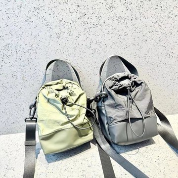 Sp house 極簡潮流牛津布抽繩束口迷你運動單肩包(2色可選)