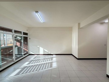 鳳山區文山特區翻新樓店1樓+夾+2樓+平車(3)｜高雄市鳳山區文南街