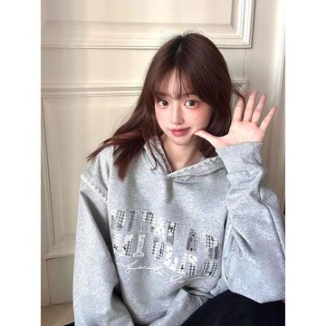 AKARA 時尚花邊肩袖造型保暖連帽毛衣上衣(街頭實拍/ 造型直播款 / 中大尺碼/秋冬)