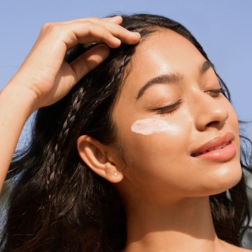 別怕炎陽危肌【LUMI】維他命亮膚礦物防曬 SPF50 PA++++ (50ml) 豔陽 紫外線 防曬乳 上班通勤 海邊沙灘 戶外活動 海洋友善 溫和親膚 水噹噹 打造好氣色 女生禮物 閨蜜禮