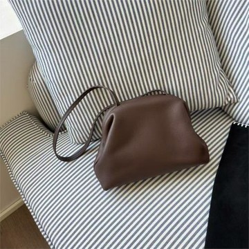 the*row羊皮云朵包極簡風高品質手拿包單肩斜跨包包超火通勤女包