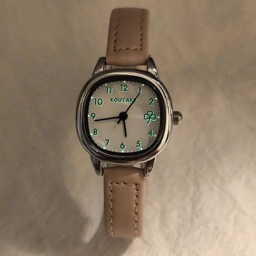 ⌚免運⌚夜光三葉草高顏值顯白手錶ins簡約小巧百搭初高中學生考試英表指針手錶 女錶 學生 靜音 防水手錶 考試手錶 石英