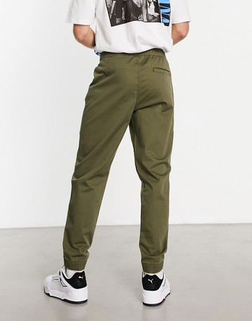 Levi's chino jogger in green with pockets