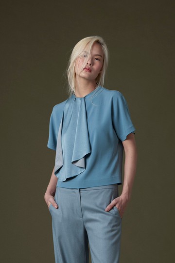 Off-season sale 藍色前垂片上衣