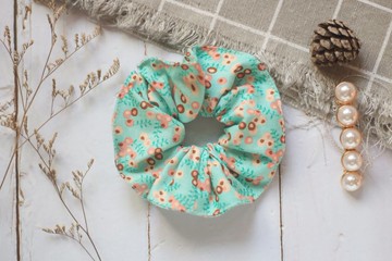 手作髮飾。大腸圈。千日草