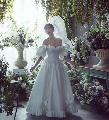 新款復古法式宮廷赫本風拍照緞面泡泡袖婚紗旅拍禮服影樓主題服裝