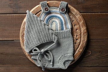 新生兒男孩灰色連身衣帶帽子：小男孩的完美服裝