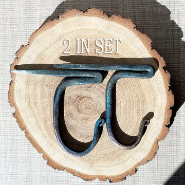 一套 2 个手工锻造的挂钩 用于悬挂各种