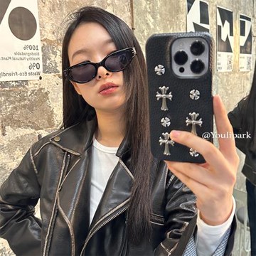 由里公園ins小眾少女高級感荔枝紋十字架15適用17pro蘋果17ProMax手機殼iPhone16全包17新款14Promax保護套13