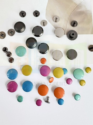 高品質包包配件 適用於三宅一生包包配件 扣子 六格钉子 小方盒 金属钉 五金包带扣 维修 包包DIY改造配件