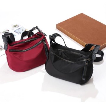 輕便單肩包包女2023夏季新款牛津布斜挎包中年媽媽包手機尼龍小包