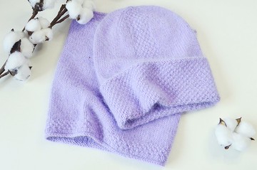 帽子和套頭衫。 針織帽和圍巾。 圍巾和圍巾由安哥拉製成。