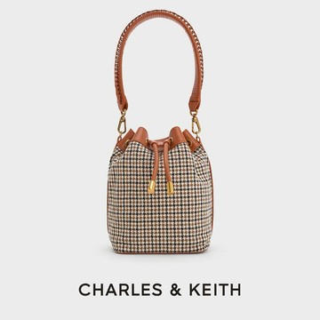 【CHARLES & KEITH】限時特價! 輕學院風：格紋水桶包｜快速出貨