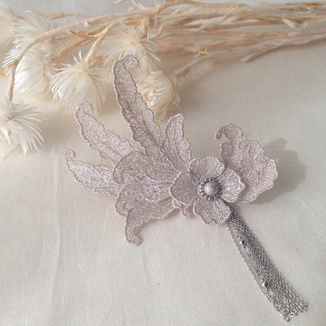 蔓藤花紋刺繡瓦萊塔銀